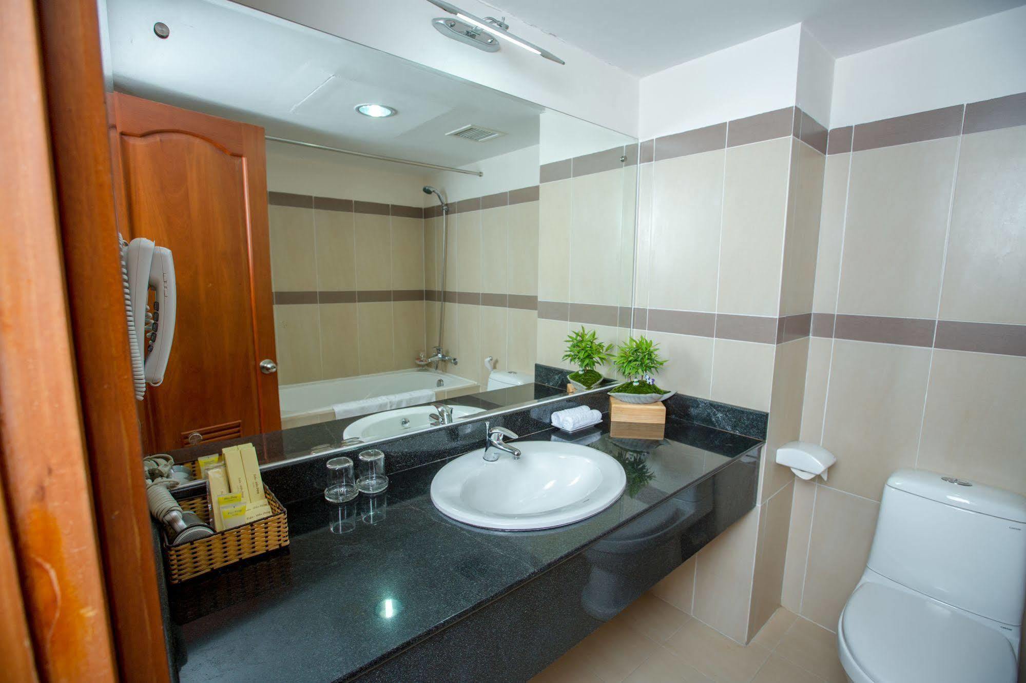 Vien Dong Hotel 芽庄 外观 照片
